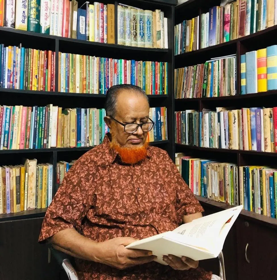 আ. শ. ম. বাবর আলী একজন বাংলাদেশী লেখক ও  সাহিত্যিক